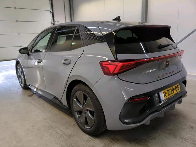 Cupra Born Business 62 kWh Auto. Navigatie Apple Carplay/ Android Auto Camera Parkeersensoren Adaptive Cruise Control Stoel- en stuurverwarming Full Led Climate Control Lichtmetalen velgen