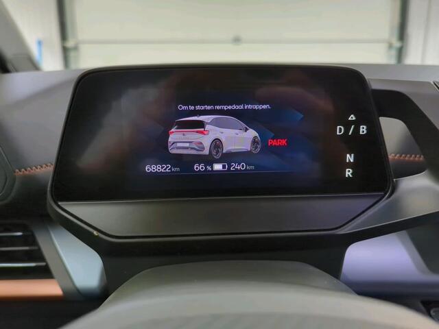 Cupra Born Business 62 kWh Auto. Navigatie Apple Carplay/ Android Auto Camera Parkeersensoren Adaptive Cruise Control Stoel- en stuurverwarming Full Led Climate Control Lichtmetalen velgen