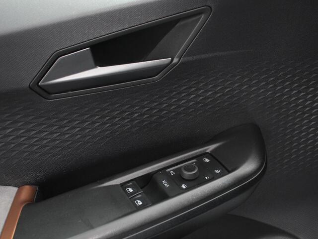 Cupra Born Business 62 kWh | DEMO ! | Navigatie Apple Carplay/ Android Auto Camera Parkeersensoren Adaptive Cruise Control Stoel- en stuurverwarming Full Led Climate Control Lichtmetalen velgen