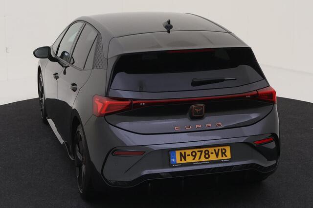Cupra Born Performance One 62 kWh 204pk / Elektrisch verstelbare stoelen / Navigatie / Camera / 19" LMV