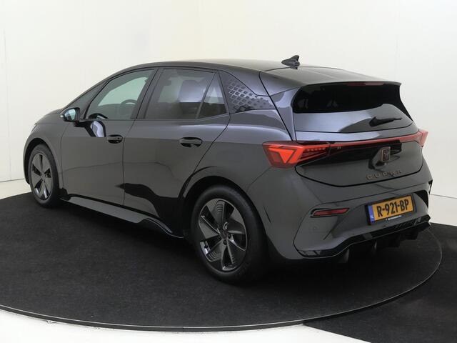 Cupra Born Business 62 kWh | Achteruitrijcamera | Adaptieve cruise control | Voorklimatisering | Stuurwielverwarming | CarPlay | Navigatie |