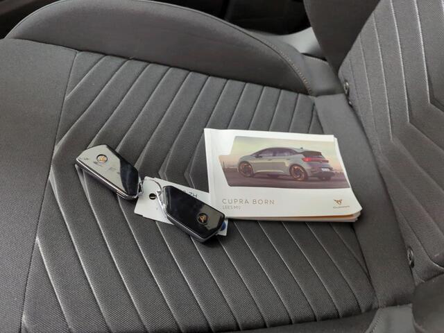 Cupra Born Essential 62 kWh 204PK / Navigatie / App-connect / Cruise control / Parkeersensoren V+A / 19'' LMV