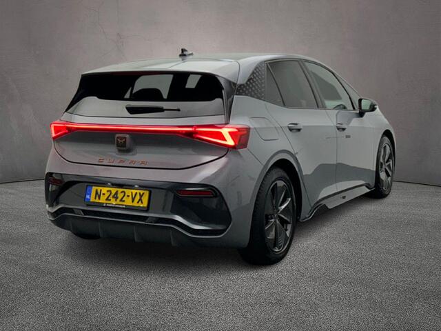 Cupra Born Business One 204pk Automaat Adaptive cruise control, Achteruitrijcamera, LED koplampen, Stuurwiel verwarmd, Parkeersensoren, Navigatie, App connect