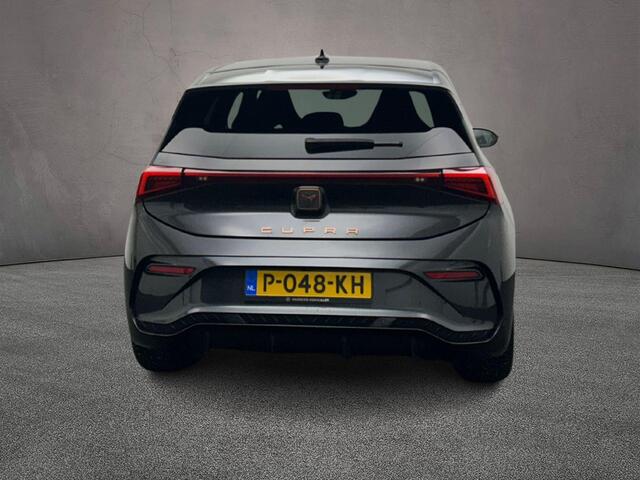 Cupra Born Adrenaline One 204pk Automaat Adaptive cruise control, Navigatie, Achteruitrijcamera, LED koplampen, Stuurwiel verwarmd, Parkeersensoren, App connect