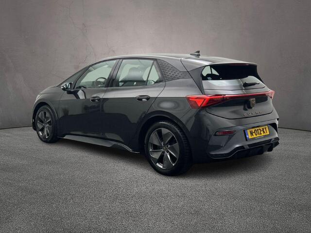 Cupra Born Business One 204pk Automaat Adaptive cruise control, Stuurwiel verwarmd, Achteruitrijcamera, Stoelverwarming, Navigatie, App connect, Parkeersensoren