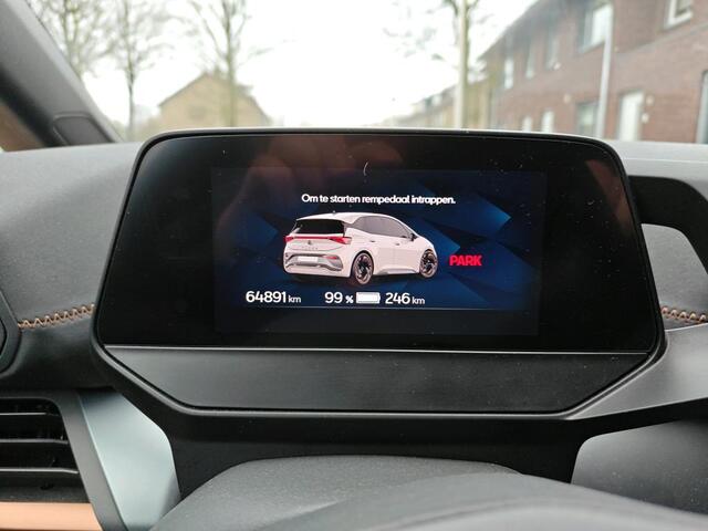 Cupra Born Adrenaline One 62 kWh | Stuurverwarming | Stoelverwarming | Camera | Adaptive Cruise Control | Navigatie | Keyless | Parkeersensoren | LED | Apple Carplay | NAP |