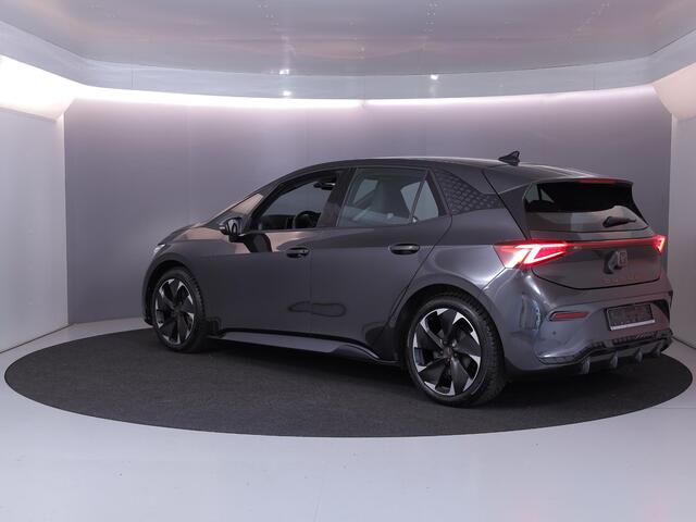 Cupra Born Performance 82 kWh 230 pk | SOH 100% | Navigatie | Parkeersensoren | Achteruitrijcamera | Stoel/stuur verwarming | Elektr. voorstoelen |