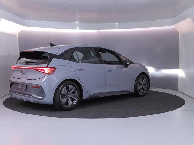 Cupra Born Essential 62 kWh 204 pk | SOH 92,67% | Navigatie via App | Parkeersensoren | Autom. airco | Lichtmetalen velgen 18" |
