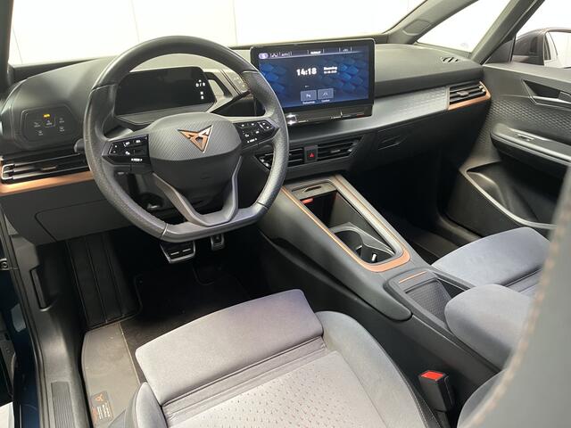 Cupra Born Copper Edition One 62 kWh / SOH 94%/ PANO/ 360 CAMERA/ PARK. SENSOREN/ HEAD-UP DISPLAY/ STOELMASSAGE/ FULL LINK/ LED/ STOEL-STUURVERWARM./ ADAPT. CRUISE/ NAVI/ CLIMA/ DAB