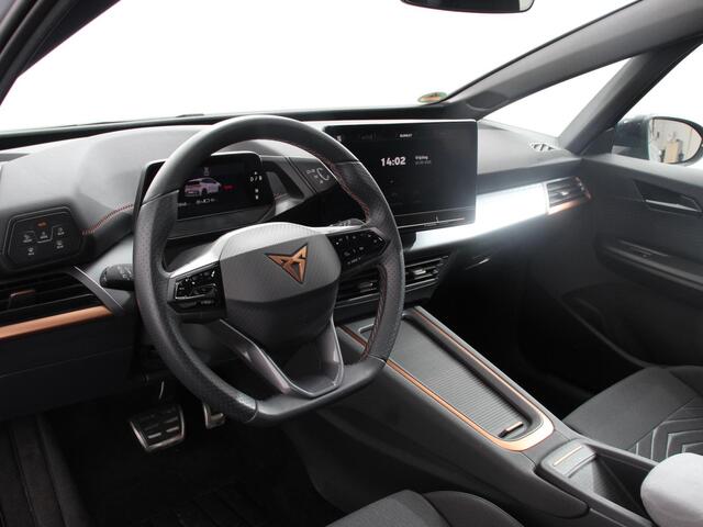 Cupra Born Business Plus 62 kWh SOH 92% Climate control LED Lichtmetalen velgen Navigatie Apple Carplay/ Android Auto Camera Parkeersensoren Sfeerverlichting