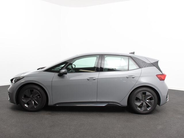 Cupra Born Business Plus 62 kWh SOH 92% Climate control LED Lichtmetalen velgen Navigatie Apple Carplay/ Android Auto Camera Parkeersensoren Sfeerverlichting