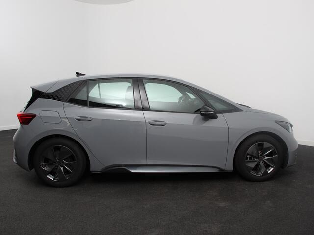 Cupra Born Business Plus 62 kWh SOH 92% Climate control LED Lichtmetalen velgen Navigatie Apple Carplay/ Android Auto Camera Parkeersensoren Sfeerverlichting