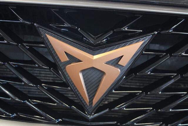 Cupra Formentor 1.4 TSI e-Hybrid Essential | Incl. 12 maanden garantie | Stoel/stuur verwarming | Elektrische trekhaak | Adaptieve cruise control | Climate control | Apple carplay/Android auto | Parkeercamera |