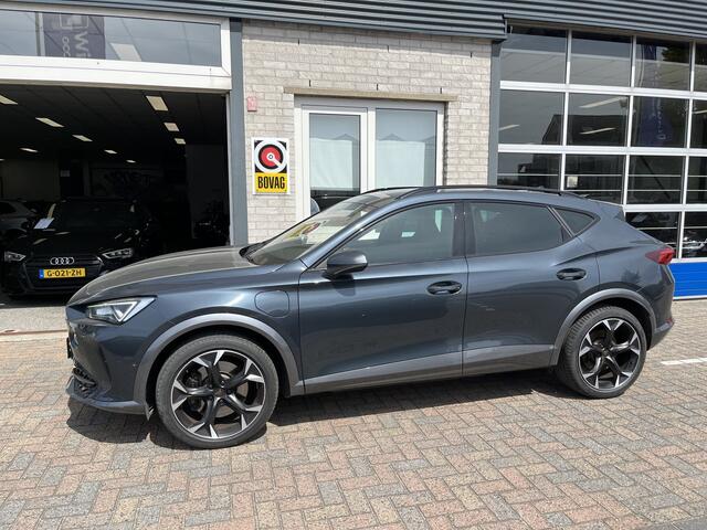 Cupra Formentor 1.4 e-Hybrid VZ Performance / AUTOMAAT/ 245 PK/ CAMERA/ PARK. SENSOREN/ DODE HOEK/ DCC/ MATRIX/ STOEL-STUURVERWARM./ KEYLESS/ ADAPT. CRUISE/ BLUETOOTH/ NAVI/ CLIMA/ DAB/ 19" LMV