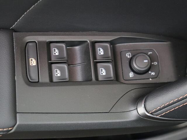 Cupra Formentor 1.4 e-Hybrid Business | Keyless | Parkeerassistent | Stoel- en stuurwielverwarming | Navigatie | Adaptieve cruise control | Sfeerverlichting | Elektrisch inklapbare buitenspiegels |