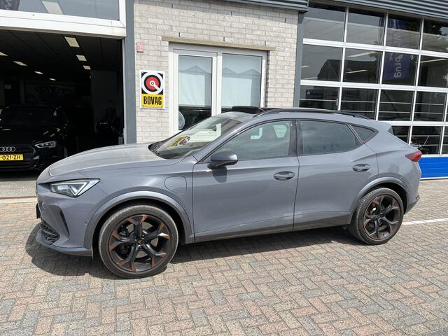 Cupra Formentor 1.4 e-Hybrid VZ Performance / AUTOMAAT/ 245 PK/ PANO/ CAMERA 360/ APP-CONNECT/ STUUR + STOEL VERWARM./ PARK. SENSOREN V+A/ KEYLESS/ NAVI/ ACC/ DAB/ DRIVE SELECT/ LED/ DCC/ DIGITAL DASH/ ISOFIX/ 19'' LMV