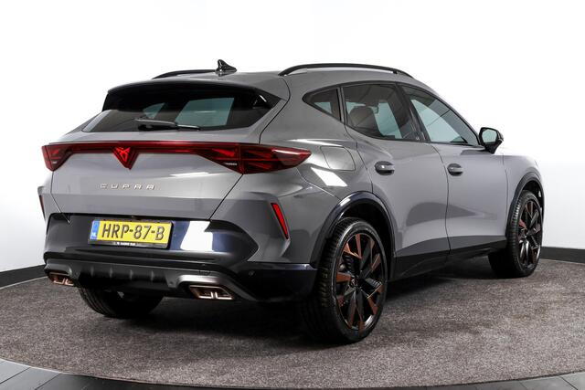 Cupra Formentor 1.5 TSI 272 PK e-Hybrid VZ Performance - Automaat | Dig. Cockpit | Adapt. Cruise | Stoel-+Stuurverw. | Elek. stoel met geheugen | PDC | Camera | NAV + App. Connect | ECC | LM 19" Sandstorm Copper |