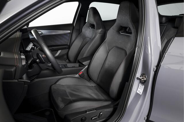 Cupra Formentor 1.5 TSI 272 PK e-Hybrid VZ Performance - Automaat | Dig. Cockpit | Adapt. Cruise | Stoel-+Stuurverw. | Elek. stoel met geheugen | PDC | Camera | NAV + App. Connect | ECC | LM 19" Sandstorm Copper |