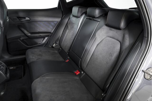 Cupra Formentor 1.5 TSI 272 PK e-Hybrid VZ Performance - Automaat | Dig. Cockpit | Adapt. Cruise | Stoel-+Stuurverw. | Elek. stoel met geheugen | PDC | Camera | NAV + App. Connect | ECC | LM 19" Sandstorm Copper |