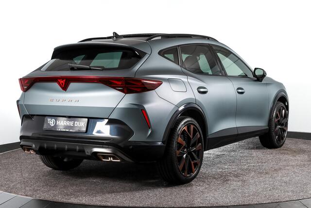 Cupra Formentor 272 PK e-Hybrid VZ Performance (Nieuw model) - Automaat | Sennheiser | S/K-Panodak | Dig. Cockpit | Adapt. Cruise | Stoel-+Stuurverw. | Elek. Voorstoelen met geheugen | PDC | Camera | NAV + App. Connect | ECC | LM 19" Sandstorm Copper | 2839