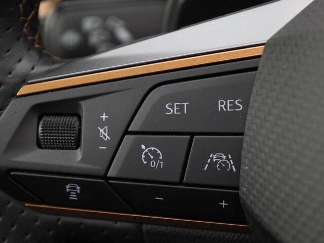 Cupra Formentor 1.4e-Hybrid 180kW/245PK VZ DSG · Panoramadak · Trekhaak · Camera + Parkeersensoren