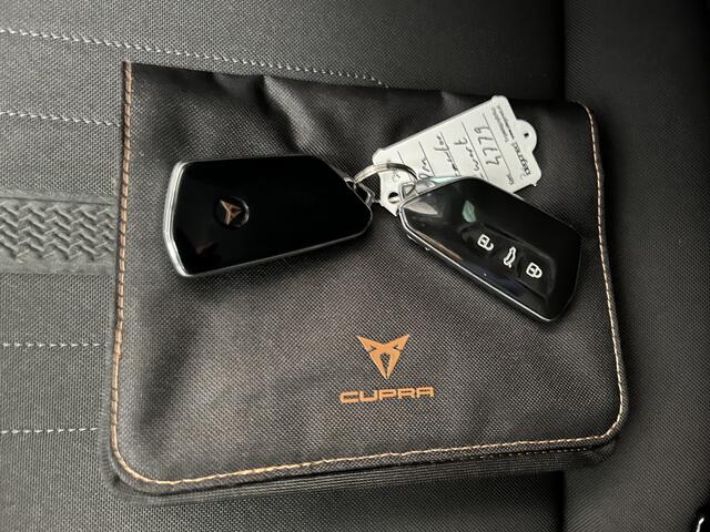 Cupra Formentor 1.4 e-Hybrid VZ Performance / AUTOMAAT/ 245 PK/ CAMERA/ PARK. SENSOREN/ MEMORY SEATS/ KEYLESS/ MATRIX/ STOEL-STUURVERWARM./ ELEK. ACHTERKLEP/ ADAPT. CRUISE/ APP-CONNECT/ NAVI/ CLIMA/ DAB/ 19" LMV