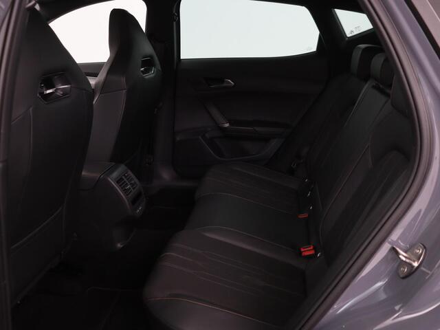 Cupra Formentor 1.4 e-Hybrid VZ Performance | 245 PK | Stoel & stuurverwarming | Adaptive cruise | Camera | Carplay | Sfeerverlichting | Keyless | Navigatie | Sportstoelen | Full LED | PHEV