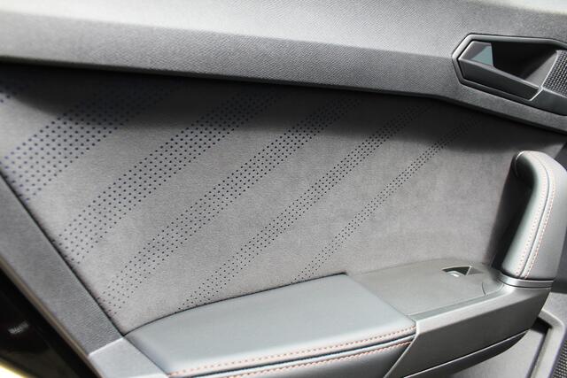 Cupra Formentor 1.5 TSI e-Hybrid VZ Performance | 293 pk | Panorama dak | Keyless Go | 360* Camera | Stoelverwarming | Elektrisch verstelbare bestuurdersstoel met memory | Apple CarPlay/Android Auto | Parkeersensoren V+A | Stuurverwarming | Clima | Schuif/kantel dak | Ad