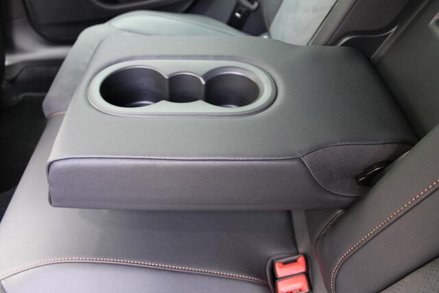 Cupra Formentor 1.5 TSI e-Hybrid VZ Performance | 293 pk | Panorama dak | Keyless Go | 360* Camera | Stoelverwarming | Elektrisch verstelbare bestuurdersstoel met memory | Apple CarPlay/Android Auto | Parkeersensoren V+A | Stuurverwarming | Clima | Schuif/kantel dak | Ad