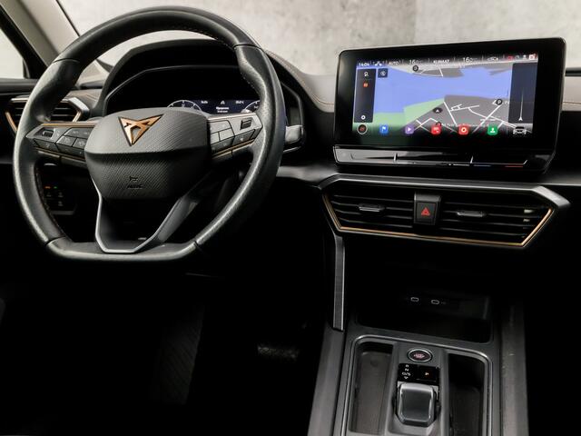Cupra Formentor 1.5 TSI Sport 150Pk Automaat (APPLE CARPLAY, GROOT NAVI, STUUR/STOELVERWARMING, KEYLESS, LEDER, SPORTSTOELEN, ADAPTIVE CRUISE, CAMERA, GETINT GLAS, NIEUWSTAAT)