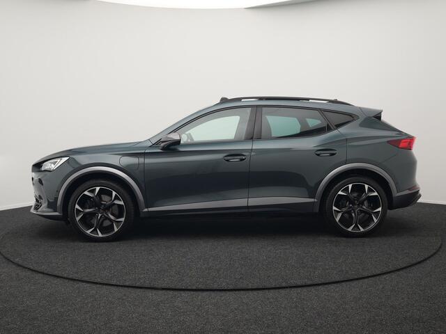 Cupra Formentor 1.4 e-Hybrid VZ Performance 245pk Plug In Hybrid Dealer O.H. PHEV | Panodak | Lederen Sportstoelen Verwarmd | Trekhaak af Fabriek | Adaptive Cruise | Virtual | Sfeerverlichting | Navigatie | Apple Carplay | Stoel & Stuurverwarming | L.M. 19" |
