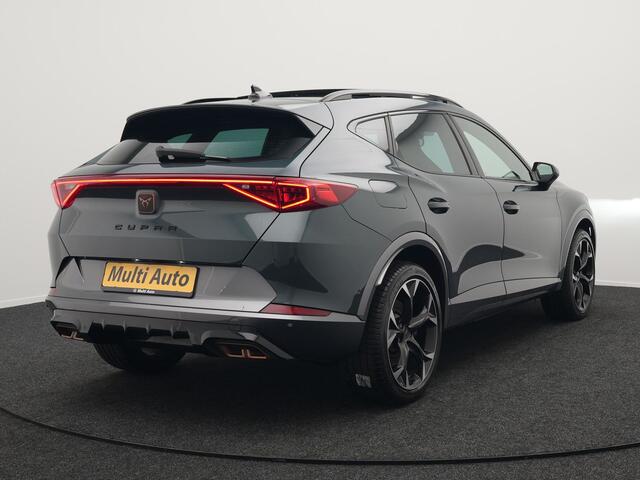 Cupra Formentor 1.4 e-Hybrid VZ Performance 245pk Plug In Hybrid Dealer O.H. PHEV | Panodak | Lederen Sportstoelen Verwarmd | Trekhaak af Fabriek | Adaptive Cruise | Virtual | Sfeerverlichting | Navigatie | Apple Carplay | Stoel & Stuurverwarming | L.M. 19" |