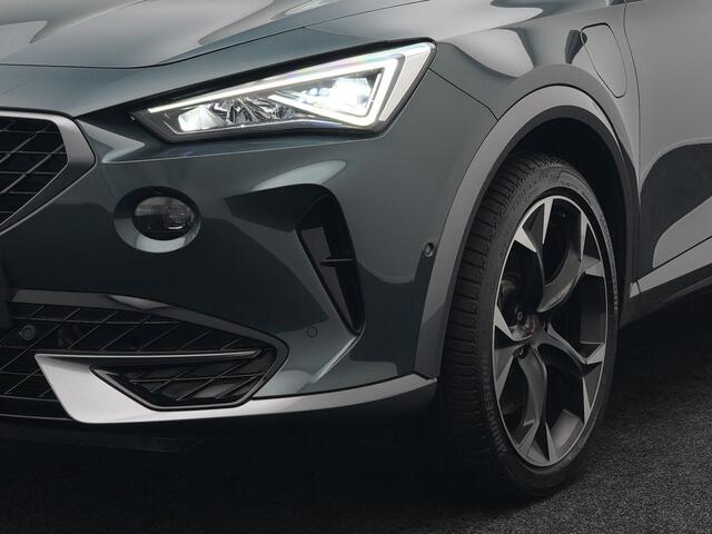 Cupra Formentor 1.4 e-Hybrid VZ Performance 245pk Plug In Hybrid Dealer O.H. PHEV | Panodak | Lederen Sportstoelen Verwarmd | Trekhaak af Fabriek | Adaptive Cruise | Virtual | Sfeerverlichting | Navigatie | Apple Carplay | Stoel & Stuurverwarming | L.M. 19" |