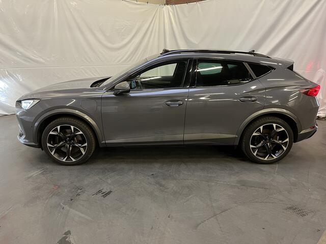 Cupra Formentor 1.4 e-Hybrid Black Edition / AUTOMAAT/ PANO/ LEDER/ ELEKTR. STOEL/ FULL LINK/ PARK. SENSOREN + CAMERA/ STOEL-STUUR VERWARM./ RIJ-MODI/ ADAPT. CRUISE/ 3-ZONE CLIMA/ MATRIX/ NAVI