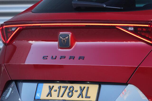 Cupra Formentor 1.4 e-Hybrid VZ Tribe Edition | Panoramadak | Trekhaak | 360 Camera | Nieuwstaat ! |