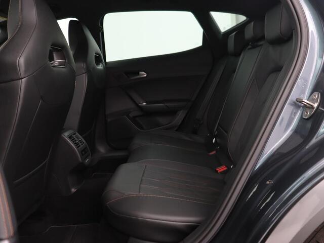 Cupra Formentor 1.4 e-Hybrid | Leder | Trekhaak | Stoel & stuurverwarming | Carplay | Camera | Memory | Sfeerverlichting | Keyless | Full LED | PHEV