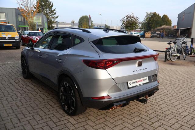 Cupra Formentor 1.4 VZ Black Edition 2e Eigenaar | Dealer Onderh | BTW | Trekhaak | 360'Cam | Cupra Knop | Sfeer | 2 Laadkabels | Memory | Elek Stoel+Klep | Carplay | Full Led | Navi | PDC | Ad Cruise
