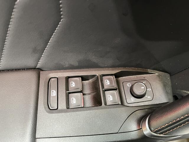 Cupra Formentor 1.4 e-Hybrid Black Edition / AUTOMAAT/ 245PK/ LEDER/ 360 CAMERA/ PARK. SENSOREN/ RIJ-MODI/ STOEL-STUUR VERWARM./ KEYLESS/ ELEKTR. STOEL/ NAVI/ FULL LINK