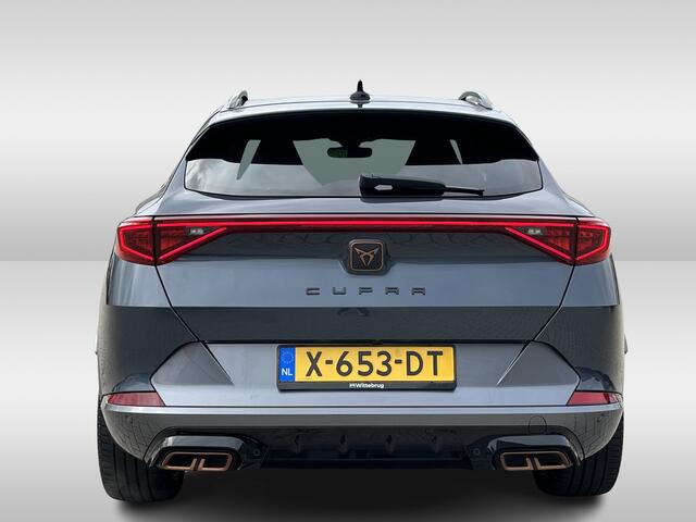 Cupra Formentor 1.4 e-Hybrid VZ Performance / Supersport Stuur / Navigatie / Parkeersensoren V+A / Camera / Lichtmetalen velgen 19 inch / Stoelverwarming / **