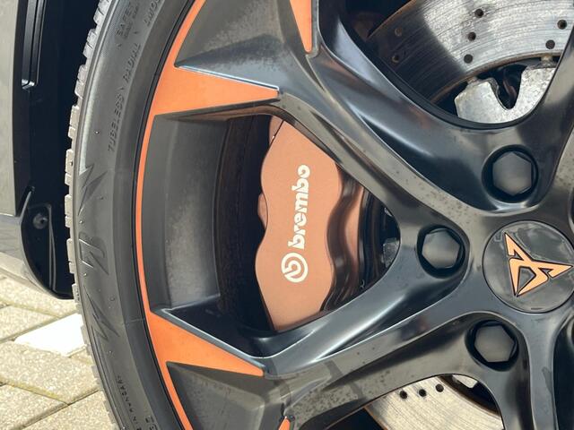 Cupra Formentor 1.4 e-Hybrid 245pk DSG VZ Black Edition / BREMBO Remsysteem/ Panorama dak / Leren bekleding / Geheugen stoelen / Elek Achterklep Met Virtual Pedal / 19" LMV