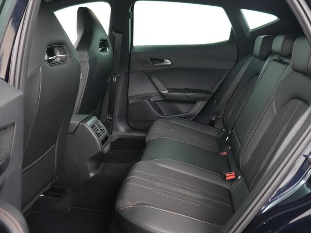 Cupra Formentor 1.4 eHybrid VZ | 245pk | Stoelverwarming | Camera | Adaptive cruise | Sfeerverlichting | Navigatie | Keyless | 19'' | Stuurverwarming | Full LED | Sportstoelen | PHEV | Plug In