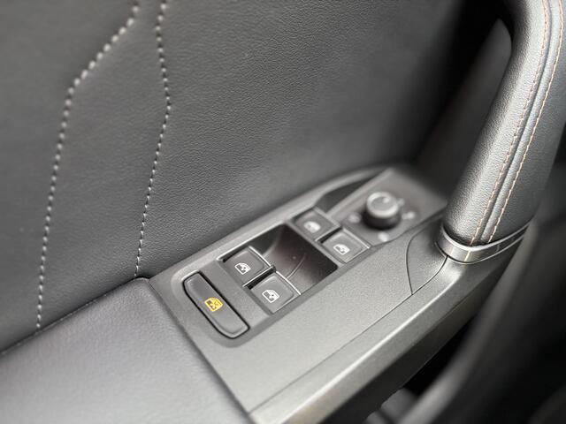 Cupra Formentor 1.4 TSI e-Hybrid |Trekhaak wegklapbaar | 19inch | ACC | Getintglas | Stuurverwarming | BTW |