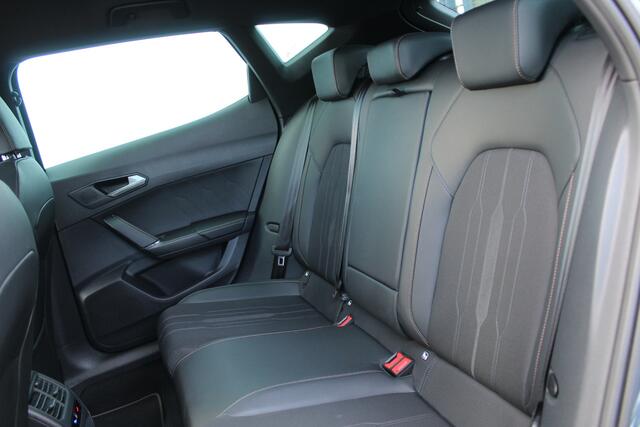 Cupra Formentor 1.4 TSI e-Hybrid Stoel- en stuurverwaming l AppleCarPlay/AndroidAuto l parkeer assist l Cruise control l Navigatie l