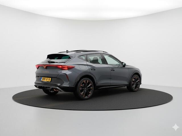Cupra Formentor 1.5 TSI e-Hybrid Business 204PK | Nw model | Panorama dak | 360 graden camera | Blindspot | Stuurwiel verwarming |