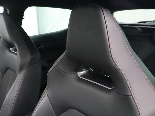 Cupra Formentor 1.4 eHybrid VZ | 245pk | Stoelverwarming | Camera | Adaptive cruise | Sfeerverlichting | Navigatie | Keyless | 19'' | Stuurverwarming | Full LED | PHEV | Plug In