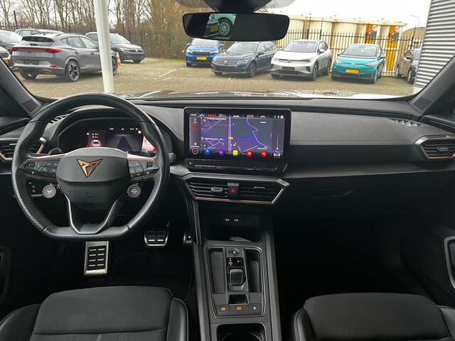 Cupra Formentor 1.4 e-Hybrid 245pk DSG Performance / Supersport Stuur / LED / Elek. Zwenkbare Trekhaak / Elek Achterklep Met Virtual Pedal / Camera / Stuur & Stoelverwarming / 19" LMV