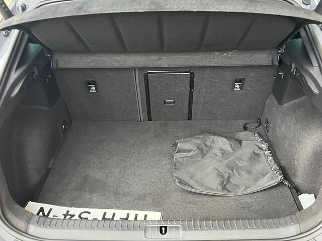 Cupra Formentor 1.4 e-Hybrid 245pk DSG Performance / Supersport Stuur / LED / Elek. Zwenkbare Trekhaak / Elek Achterklep Met Virtual Pedal / Camera / Stuur & Stoelverwarming / 19" LMV