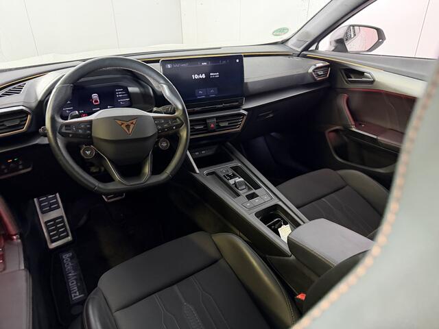 Cupra Formentor 1.4 e-Hybrid VZ Performance / AUTOMAAT/ PANO/ 245 PK/ ELEK.KLEP/ STUUR+STOEL VERWARM./ KEYLESS/ PARK.SENSOR.V+A/ CAMERA/ MEMORY SEAT/ DODE HOEK/ FULL LINK/ ACC/ NAVI/ CLIMA/ DAB/ RIJ-MODI/ LED/ ISOFIX