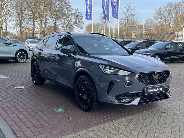 Cupra Formentor 1.4 e-Hybrid VZ Black Edition / Panorama dak / Leder / Zwenkbare trekhaak / Memory / 360 Camera / 19 Inch