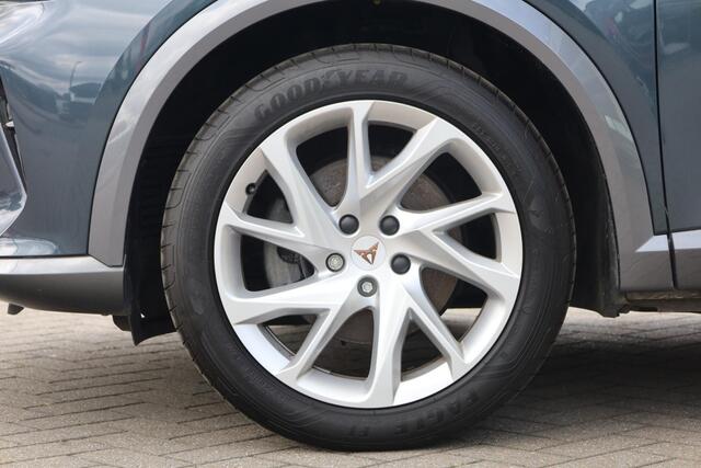 Cupra Formentor 1.4 TSI e-Hybrid Essential 204PK / 150kW, Achteruitrijcamera, adaptieve cruise control (acc), multifunctioneel verwarmbaar stuurwiel, winterpakket, 18'' LMV, getinte ruiten achter, parkeersensoren voor + achter, full LED koplampen DECEMBERDEAL